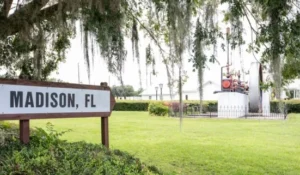 Image of a sunny day as you drive into Madison, Florida