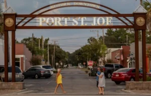 Image of the welcome to Port St. Joe archway
