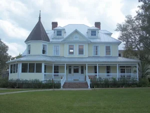 Apopka Florida high homeownership 68% strong suburban stability middle-class retirement