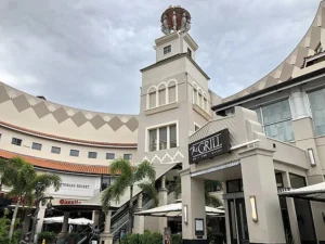 Aventura Mall Florida one of nation's largest most upscale shopping 300+ stores premier destination upscale retirement